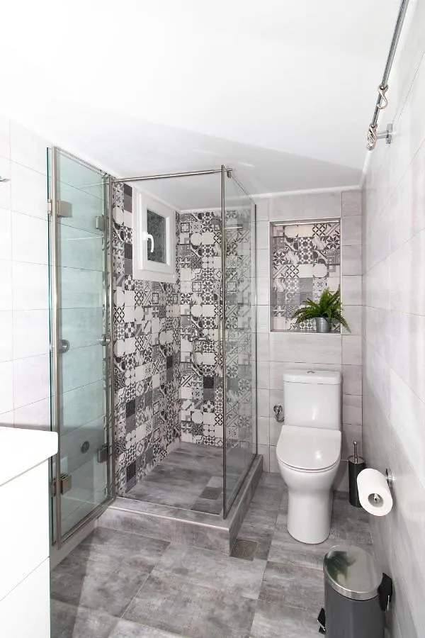 Large, Sunny, Modern Apartment Fully Renovated, Next To Agia Sofia Thessaloniki